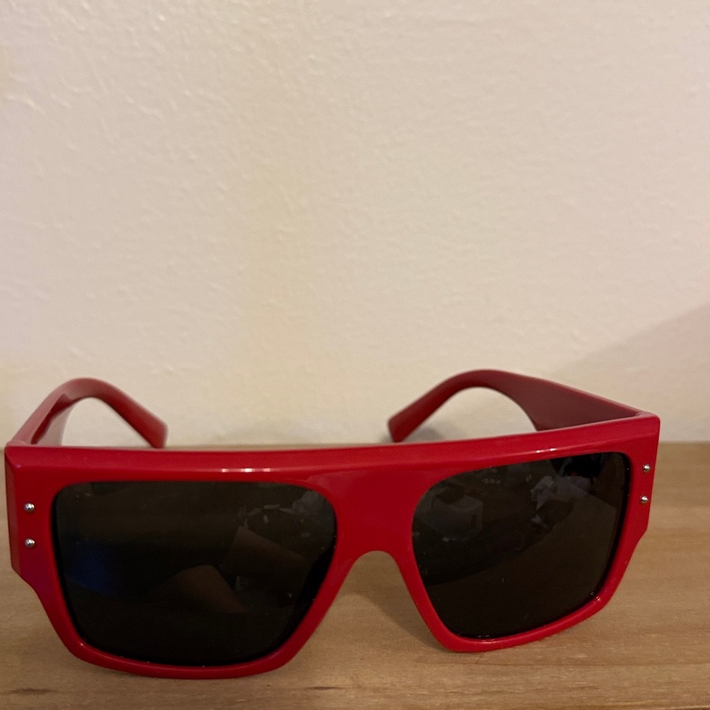 Dolce & Gabbana Bold Red Sunglasses unisex - Picture 3 of 7